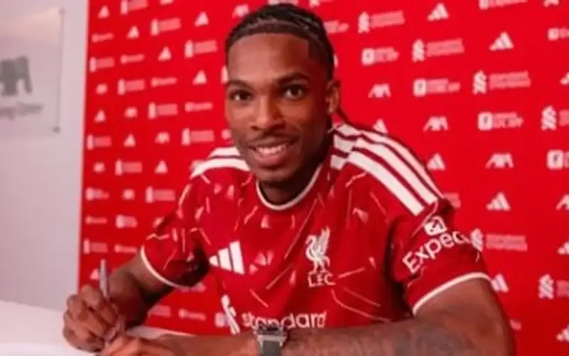 ليفربول يعلن رسميًا ضم جيريمى جاكيه بعقد يمتد حتى 2031